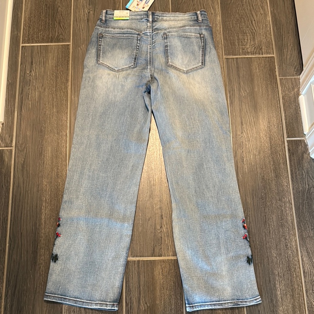 Embroidered Floral Blue Jeans - Picture 5 of 5